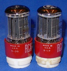 Strong Matched Pair RCA Black Plate Red Base 5692 Vacuum Tubes 1955 Dates