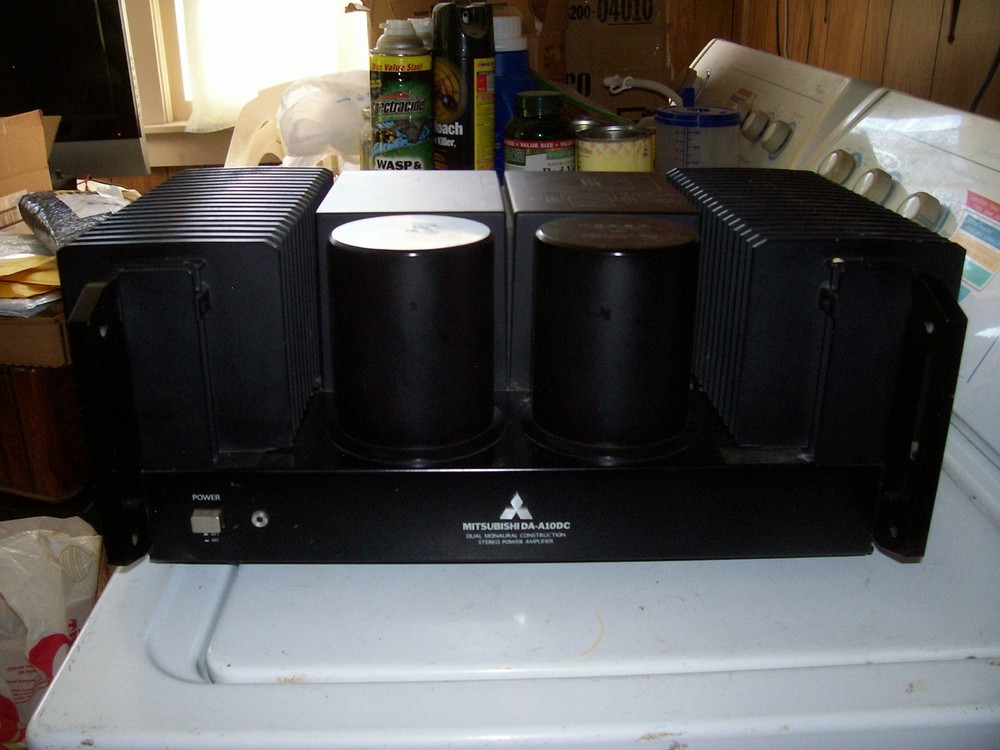 1 Mitsubishi mono/stereo power amplifier model DA-10DC,tested and working.