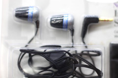 RADIO SHACK In-Ear Stereo Headphones WIDE 10-20,000HZ Audio Noise Reducing NEW