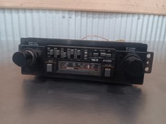 Vintage Audiovox AV-686 AM/FM Radio. Untested. all buttons move well