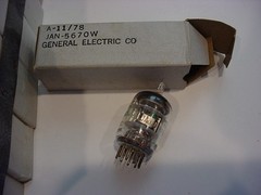 one NOS ELECTRON vacuum TUBE GE 5670W