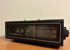 Vintage General Electric AM/FM Flip-Clock Radio Model 7-4310A Radio Works READ