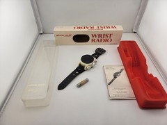 Vintage 1976 Young World Wrist Radio AM FM Model 91-225 w/ Box – Untested – Rare