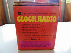 RARE GE C3300 WHITE CLOCK AM RADIO ALARM VINTAGE NEW? PETER MAX STYLE 1971 MIB