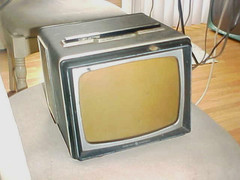 RETRO VINTAGE TV CBS TV MONITOR 8 INCH GE B+W EARLY 60s TRANSISTORIZED