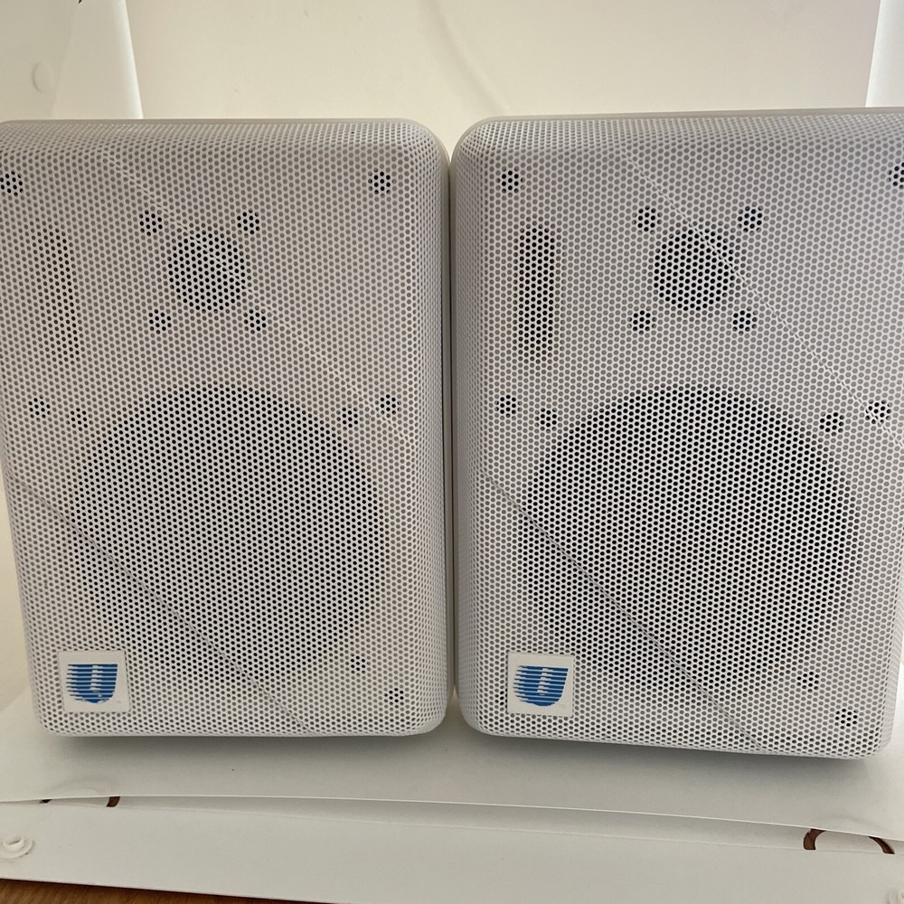 University Sound S-100 White Compact Monitor Speakers IN GREAT CONDITION