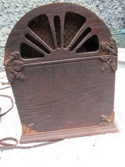 2 Antique 1929 Grigsby-Grunow Majestic Wood Pirate Chest Tube Radios Model 381
