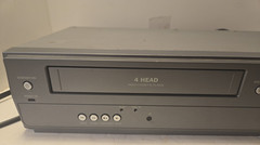 Magnavox DV200MW8 4-Head Combo DVD/VHS Player No Remote DVD works,VHS Eats Tapes