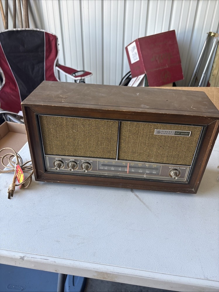 Vtg GENERAL ELECTRIC DUAL SPEAKER AM/FM Tube RADIO MODEL T1243B Does Not Work