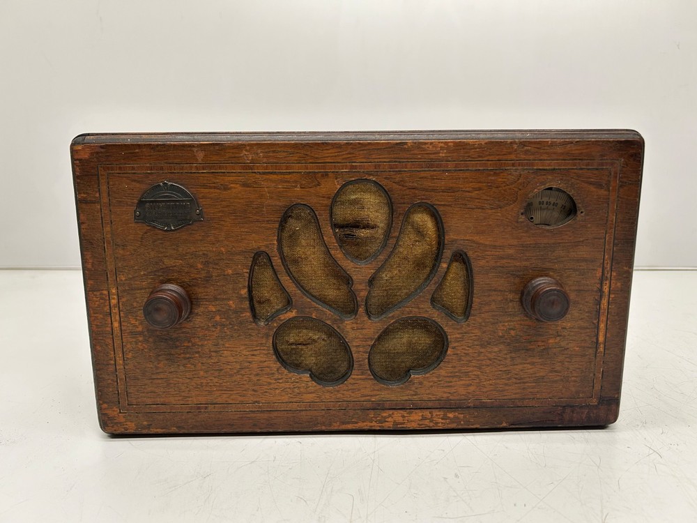Vtg Antique Silvertone Superheterodyne Wood Cabinet AM Tube Radio As Is