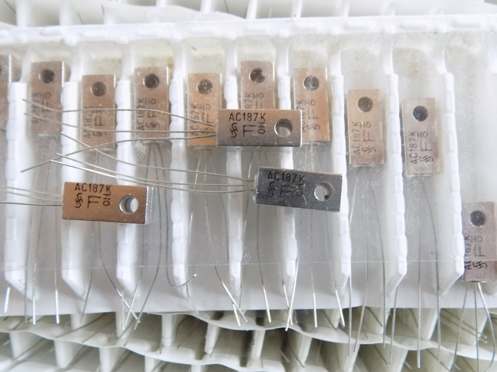 1x AC187K SIEMENS GERMANIUM NPN TRANSISTOR HFE 100 ,150
