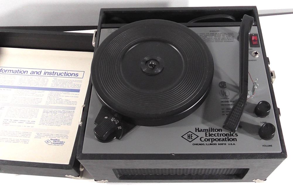 VINTAGE RECORD PLAYER HAMILTON ELECTRONICS CORP. Original in nice condition.