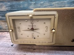 VTG 50’s Bulova Clock Radio Model 100 Made In USA Tested Radio