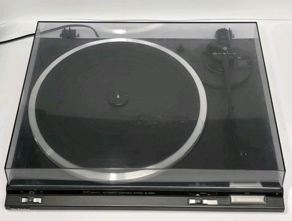 Very Good Condition Technics SL-BD20 Belt Drive DC Servo Automatic Turntable