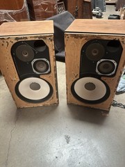 JBL L100 century vintage speakers.