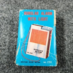 Vintage S.O.S. Buzzer Burglar Alarm No. 250 Travel Pull Pin Light Box Manual CIB