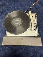 Vintage Hamilton Electronics Portable Record Player Model 922 Works GREAT