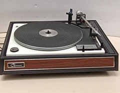 Garrard Model 62 Turntable Works Has many scratches