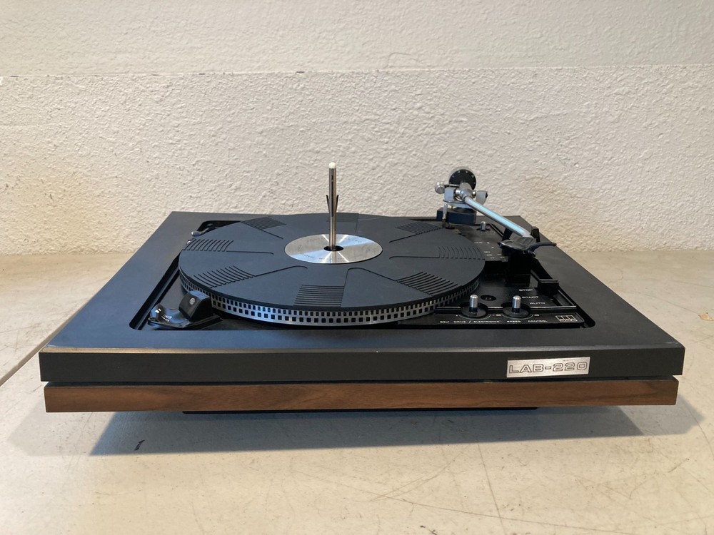 Vintage Realistic LAB-220 Automatic Belt Drive Turntable Record Player BSR Parts