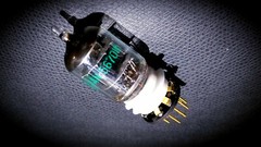 GARAGE1217 5670 / 2C51 / 396A / 6N3P TO 6922 / 6DJ8 / ECC88 TUBE SOCKET ADAPTER