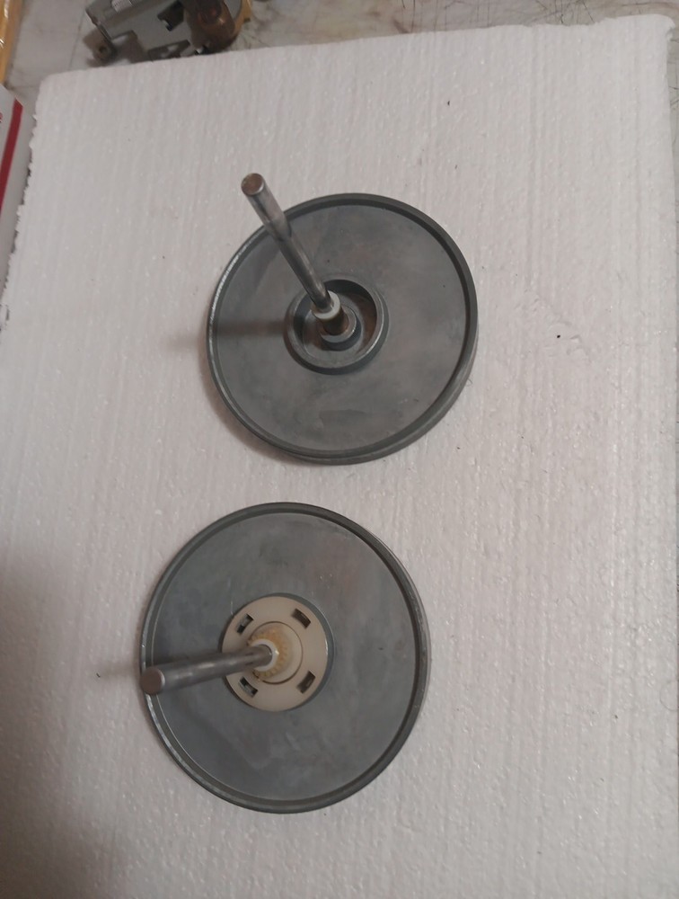 Akai GX-77 Flywheel Left & Right Supply With Capstan Gear & Shaft Holder