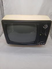 Vintage Harvest Yellow Midland International 1976 Black & White TV Mo. 15-023