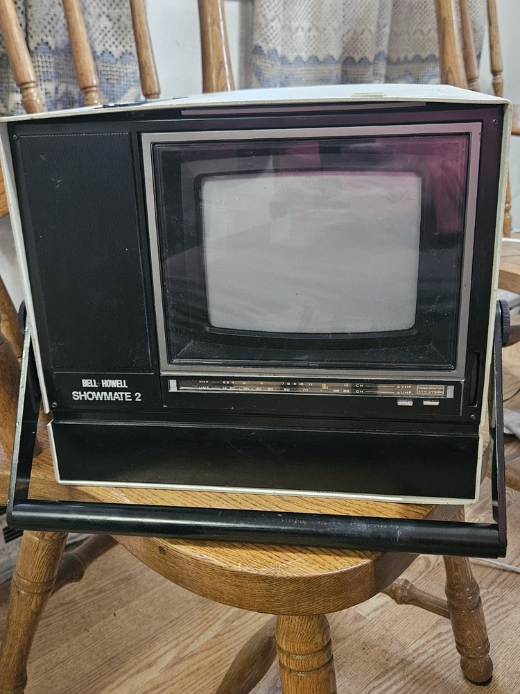 Retro BELL HOWELL SHOWMATE 2 6427 TV WITH VCR READ DESCRIPTION Gaming Portable