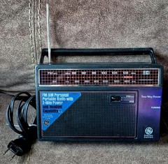 General Electric Model 7-2660D Portable AM/FM Radio Tested SEE DESCRIPTION