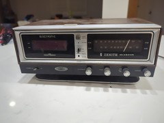 Vintage Zenith Clock Radio Circle of Sound R472 AM/FM Solid State Tested Works