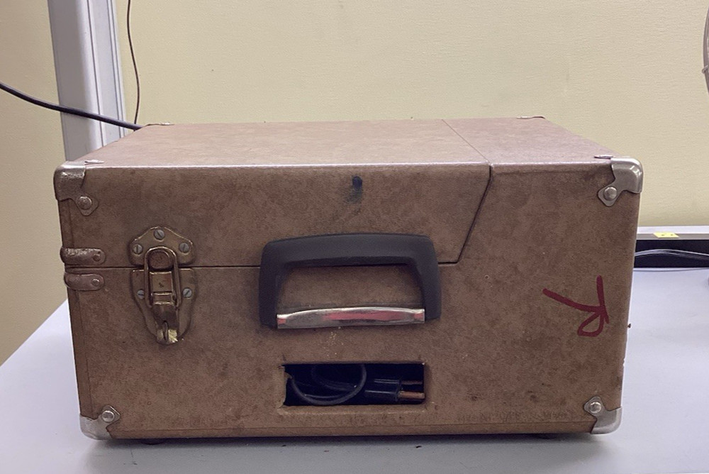 Audiotronics 304A portable 4-speed record player/turntable: