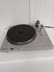 Technics SL-D2 Direct Drive Stereo Dual Speed Automatic Turntable
