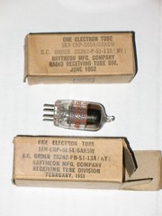 6AK5 6AK5WA 5654 JAN RAYTHEON perfectly MATCHED PAIR (2 tubes), NIB
