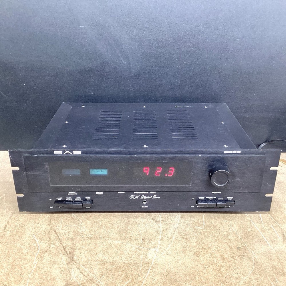 Vintage SAE 8000 FM Digital Tuner Tested