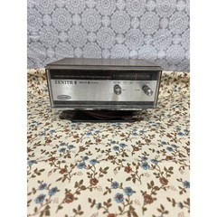 Vintage Zenith Solid State Circle of Sound AM Radio Tabletop Wood Grain
