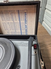 VINTAGE RECORD PLAYER MODEL 910 MADE BY HAMILTON ELECTRIC Works Needs Needle