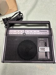 NOS Vintage Panasonic 2 Band AC-Battery AM FM Portable Radio Model RF-537-