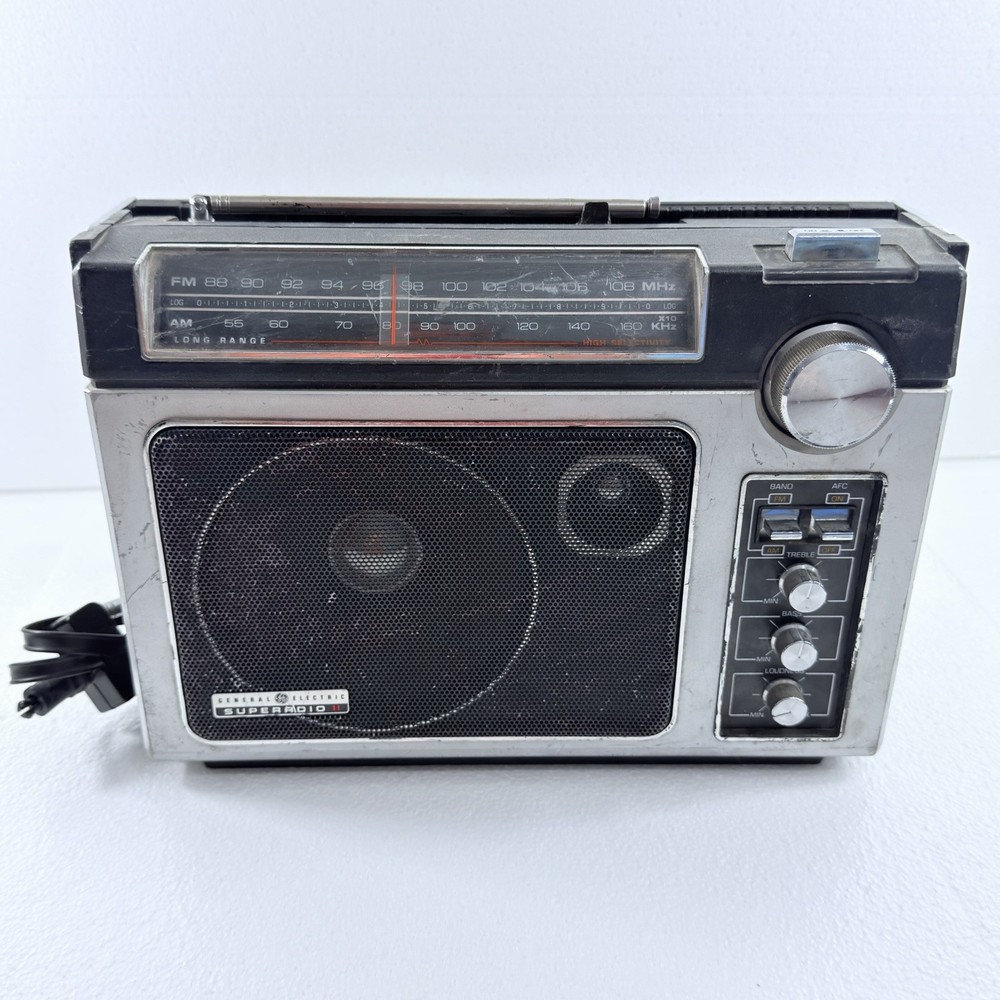 Vintage General Electric GE Superadio II Model 7-2885F AM/FM W/ Antennae WORKS