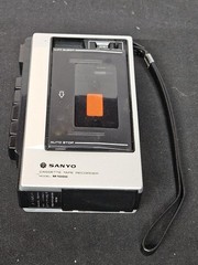 Vintage Sanyo M1000 Cassette Tape Recorder Voice Recorder Tested Works Auto Stop