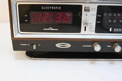VTG Zenith Circle of Sound AM/FM Clock Radio Black R472 WORKS TV or MOVIE PROP