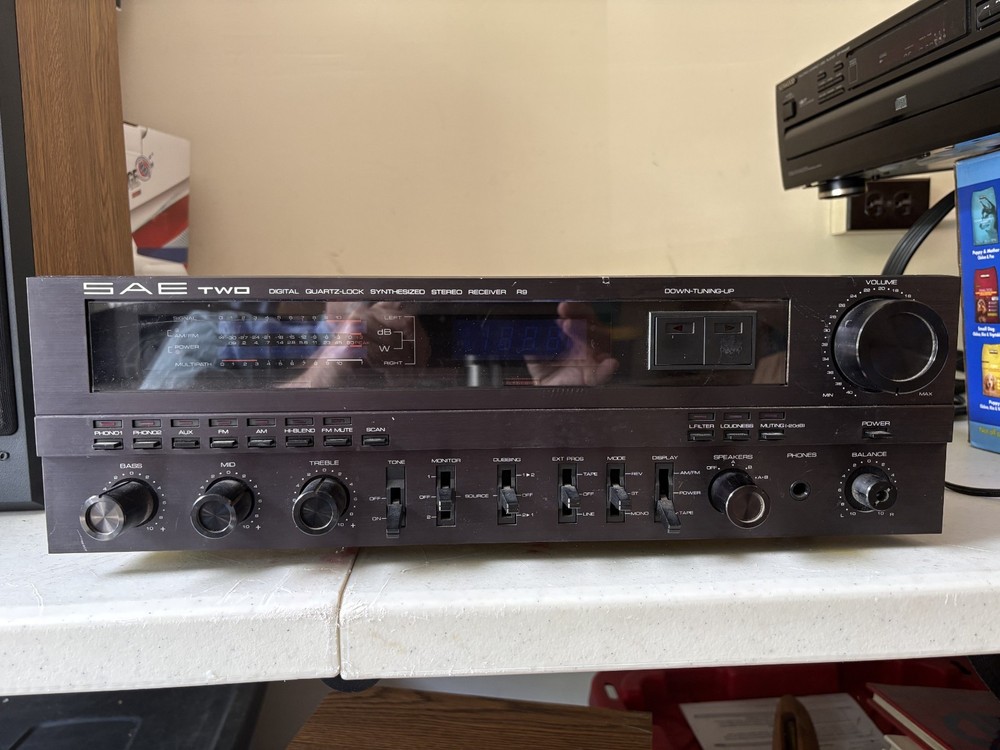 SAE TWO Digital Quartz-Lock Stereo Receiver R9