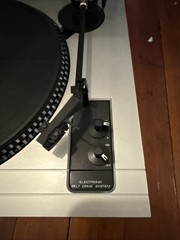 Realistic LAB-130 Precision Belt Drive Turntable With Top.. For Parts Does Power