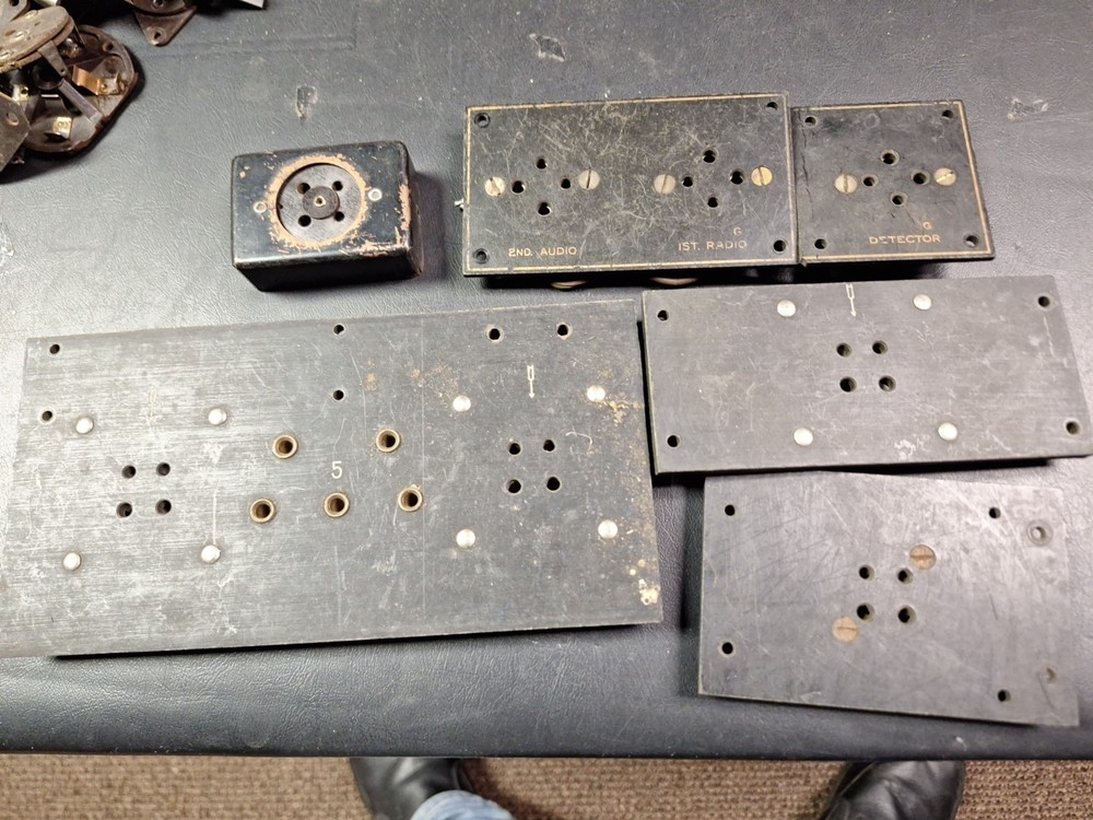 Vintage 4-pin Vacuum Tube Sockets Assorted