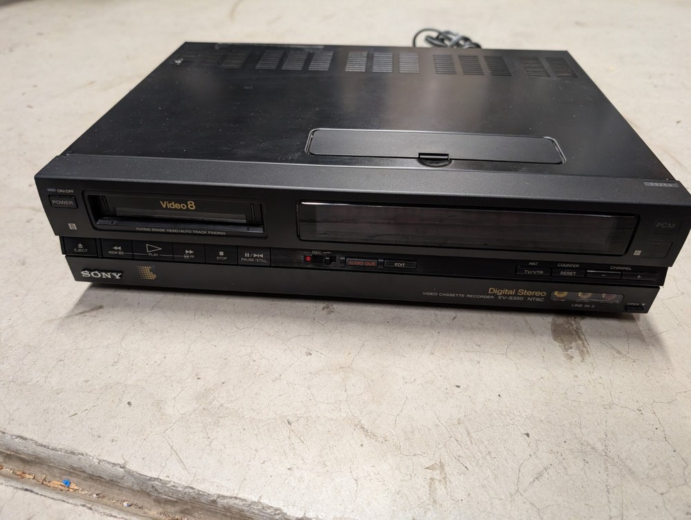 Sony EV-S350 Video8 Stereo VCR 4-Head with Remote Control