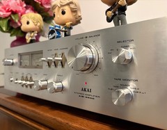 The AKAI AM-2600. 1976-79. 60 Watts per Channel! The Real Deal.