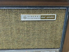 VINTAGE GENERAL ELECTRIC DUAL SPEAKER AM/FM Tube RADIO MODEL T1243B TESTED WORKS