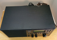 KLH Model 100 AM/FM Table Radio Built in Speaker w/Treble & Bass Tested