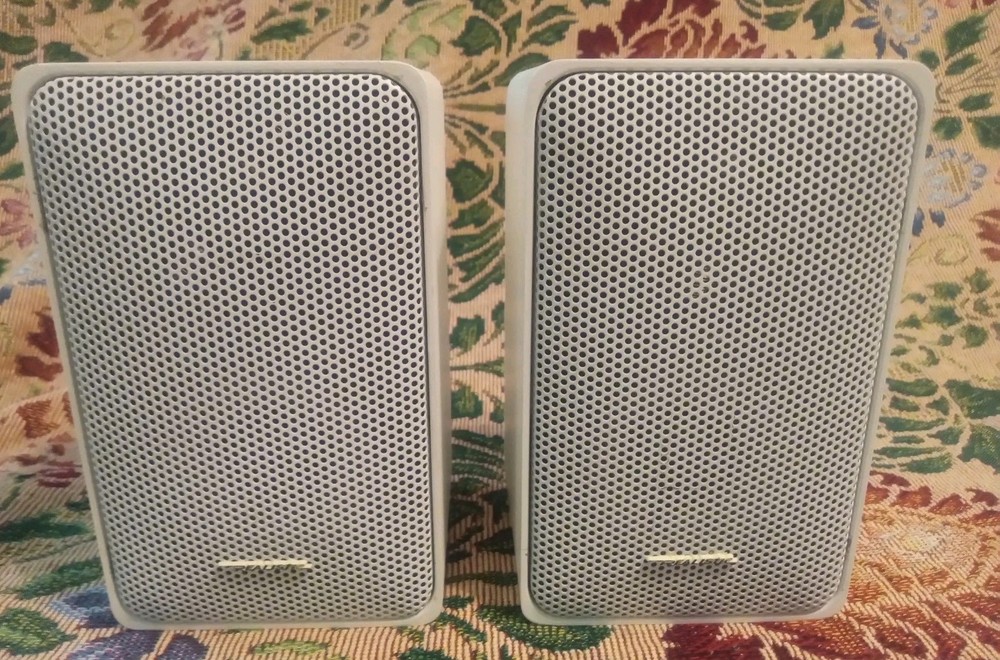 Realistic Minimus 7 Speaker Pair 40-2045 White 40W 8 Ohm Radio Shack Tested