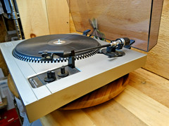Vintage Realistic LAB130 Precision Belt-Drive Turntable