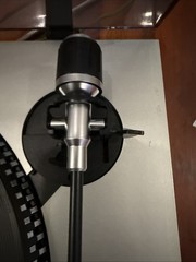 Realistic LAB-130 Precision Belt Drive Turntable With Top.. For Parts Does Power