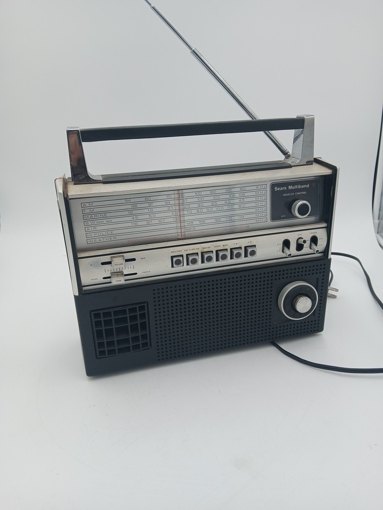 Vintage Sears Model 2673 Deluxe 7-Band Radio is a multi-band analog radio **READ
